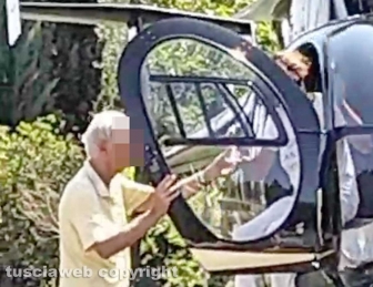 Tuscania - L’attrice francese Corinne Cléry nel giardino della sua abitazione