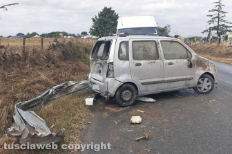 Viterbo - L'auto distrutta dalle lamiere