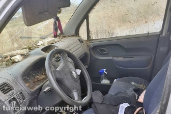 Viterbo - L'auto distrutta dalle lamiere