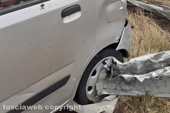 Viterbo - L'auto distrutta dalle lamiere