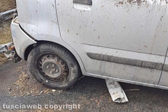 Viterbo - L'auto distrutta dalle lamiere