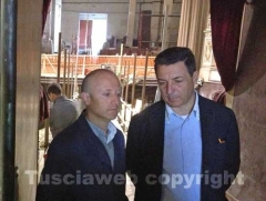 Il sindaco Giulio Marini e il vice Luigi Maria Buzzi all'interno del teatro