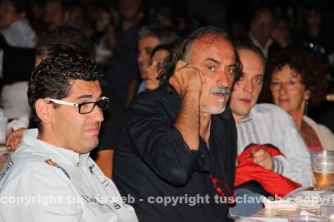 Le cene in piazza con i facchini