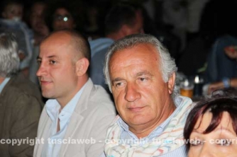Le cene in piazza con i facchini