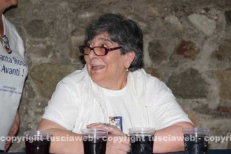 Le cene in piazza con i facchini