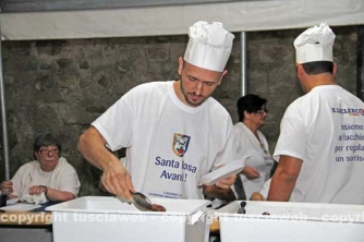 Le cene in piazza con i facchini