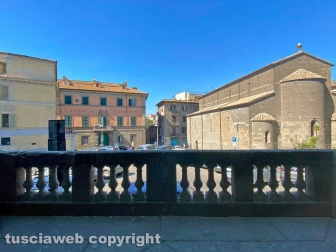 Le colonnine di piazza Dante