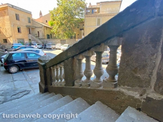 Le colonnine di piazza Dante