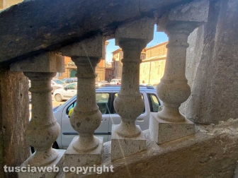 Le colonnine di piazza Dante