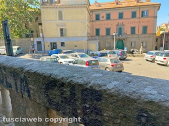 Le colonnine di piazza Dante