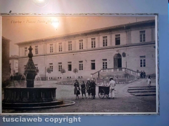 Le colonnine di piazza Dante