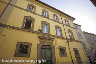 Le facciate della città
