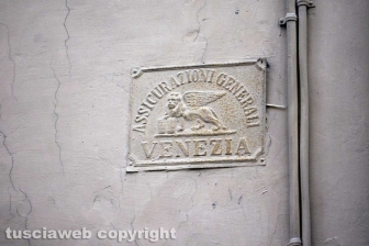 Le facciate della città