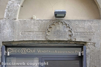 Le facciate della città