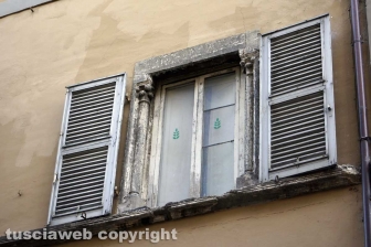 Le facciate della città