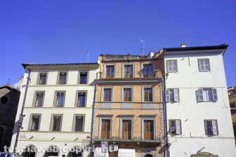Le facciate della città