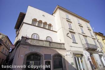 Le facciate della città