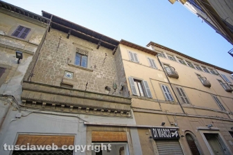 Le facciate della città