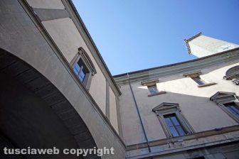 Le facciate della città