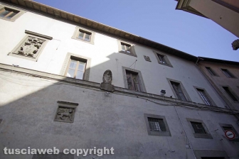 Le facciate della città