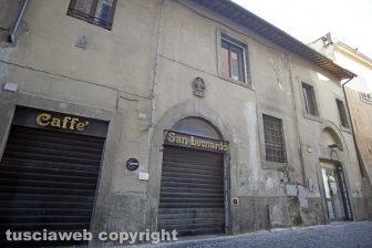 Le facciate della città