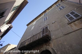 Le facciate della città
