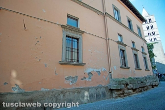 Le facciate della città