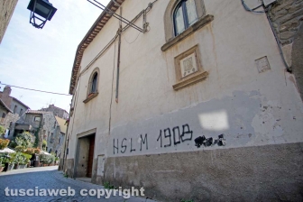 Le facciate della città