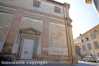 Le facciate della città