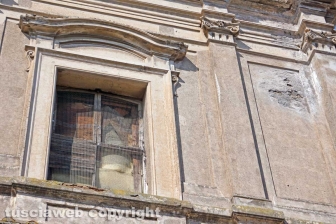 Le facciate della città