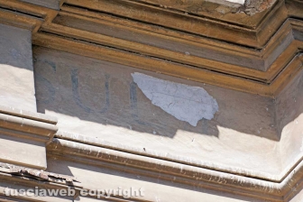 Le facciate della città
