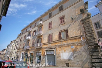Le facciate della città