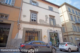 Le facciate della città