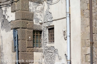 Le facciate della città