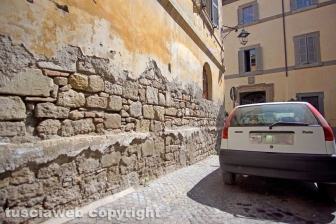 Le facciate della città