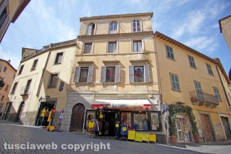 Le facciate della città