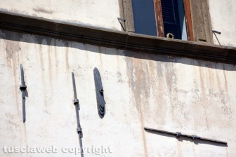 Le facciate della città