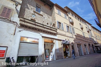Le facciate della città