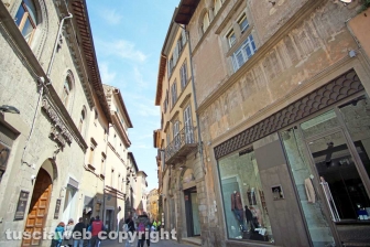 Le facciate della città