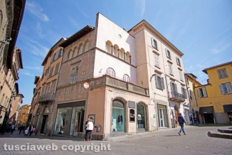 Le facciate della città