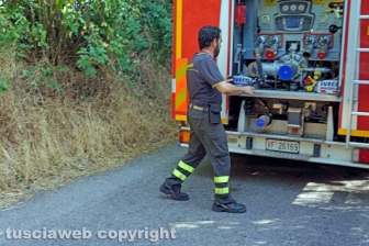 Le fiamme investono strada Signorino