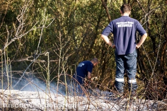 Le fiamme investono strada Signorino