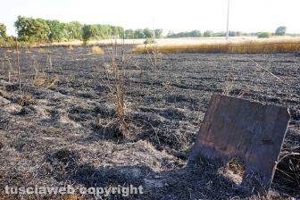 Le fiamme investono strada Signorino