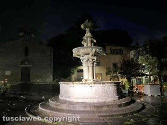 Viterbo - La fontana di piazza del Gesù