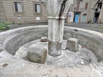 Viterbo - La fontana di piazza Dante