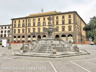 Viterbo - La fontana di piazza della Rocca