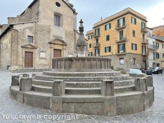 Viterbo - La fontana di piazza San Faustino