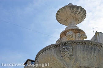 Viterbo - La fontana di piazza del Gesù