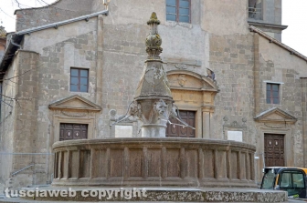 Viterbo - La fontana di piazza San Faustino