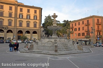 Viterbo - La fontana di piazza della rocca